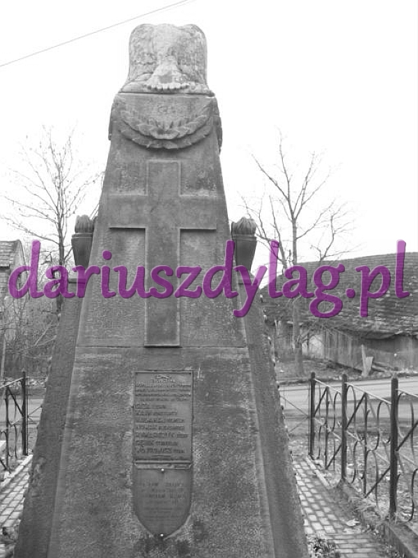 7 XII 1944 – mimo próby odtransportowania ciężko rannego gen. Herolda do kwater OP AK "Szczerbiec" w Żerosławicach, zmarłego zakopano opodal dworu w Słupi, a Niemcy zemścili się dokonując mordu na Polakach (33 więźniach politycznych z Montelupich w Krakowie i 7 mieszkańcach Słupi), wieszając ich i paląc w zabudowaniach dworskich.