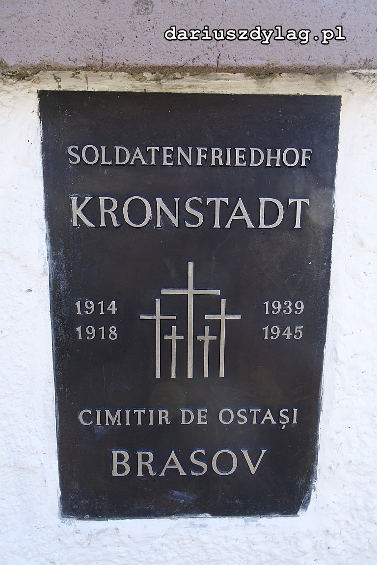 Braszów, rum. Brașov IPA: [braˈʃov], 1951–1961: (Orașul) Stalin, węg. Brassó, niem. Kronstadt, saski dialekt siedmiogrodzki Krunen.