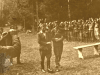 Ryżowskie Łąki, lato 1944 r. Msza święta dla żołnierzy limanowskiego obwodu AK oraz OP AK "Wilk". Na pierwszym planie w środku, pierwszy z lewej kpt. Julian Krzewicki "Filip" (komendant lim. obw. AK) oraz por. Jan Wojciech Lipczewski "Andrzej" (dow. I bat. 1. psp AK oraz OP AK "Wilk"). Fot. ze zbiorów rodziny Krzewickich.