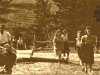 Szkolenie Wojskowej Służby Kobiet AK przy leśniczówce Jana Lisowskiego, sierpień 1944 r. Fot. ze zbiorów rodziny Krzewickich.